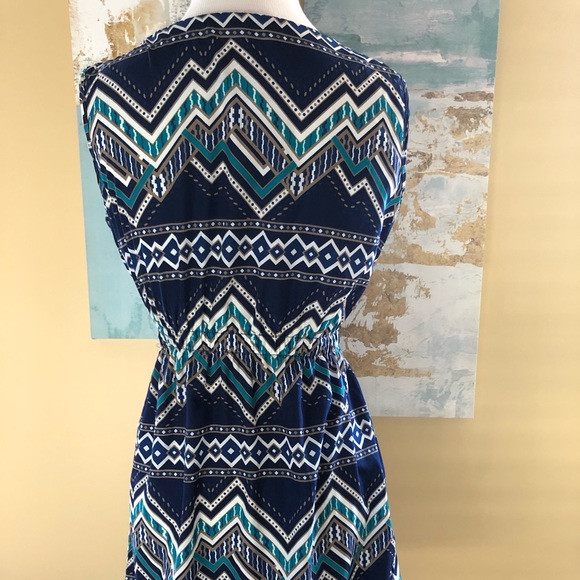 ✨SALE✨ Dress • Small • Darted Neckline - Picture 5 of 8